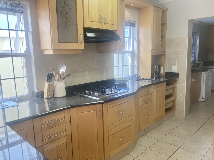 To Let 3 Bedroom Property for Rent in Kenilworth Upper Western Cape